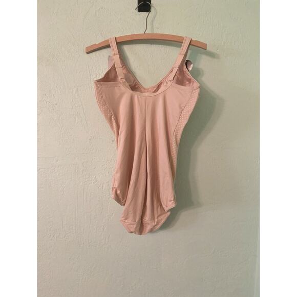 Bali Body Shaper Cool Comfort Built-in Underwire Bra Adjustable straps 38DDD - Picture 2 of 4